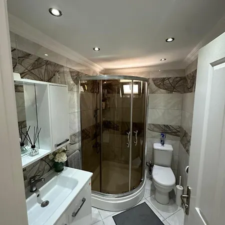 London By Luxury Group *