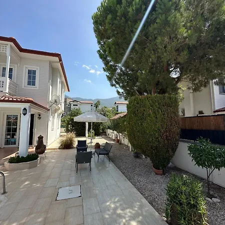 London By Luxury Group Vila