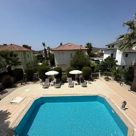 London By Luxury Group Vila