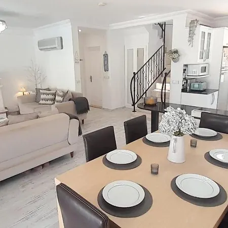 London By Luxury Group Vila