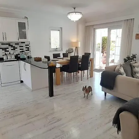 London By Luxury Group Vila *