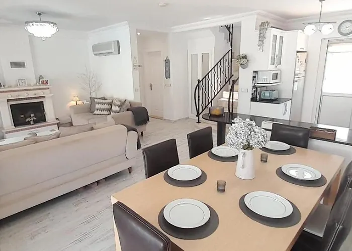 London By Luxury Group Villa